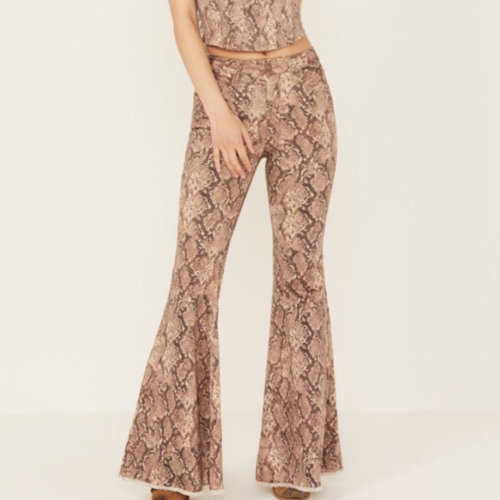 NEW Shyanne Snake Print High Rise Raw Hem Flare Jeans